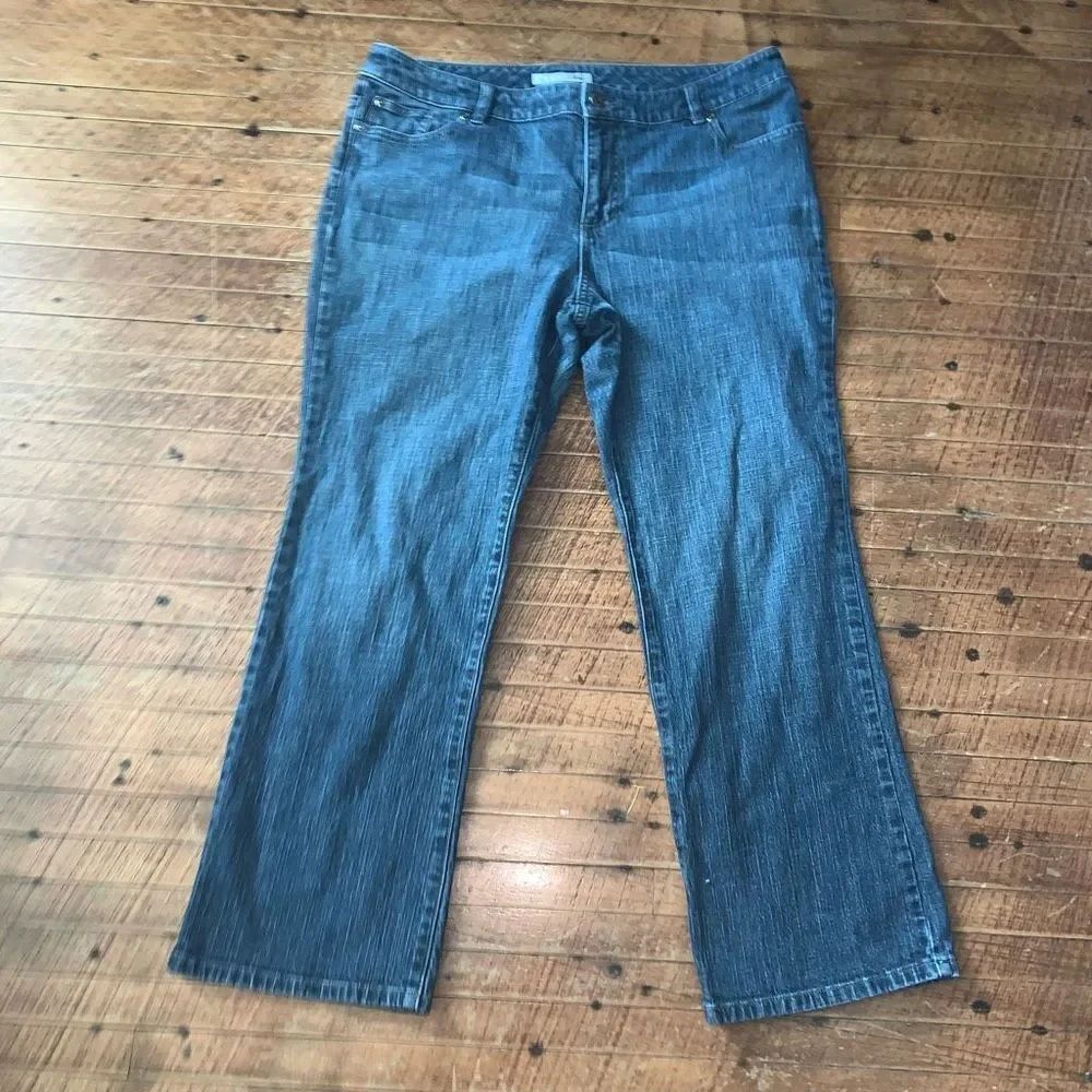 Chico’s medium wash 2.5/14 short straight leg normcore jeans